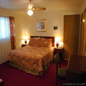 Azure Hills And Suites Motel Fredericksburg