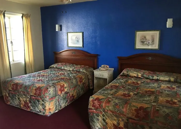 Azure Hills Inn&Suites