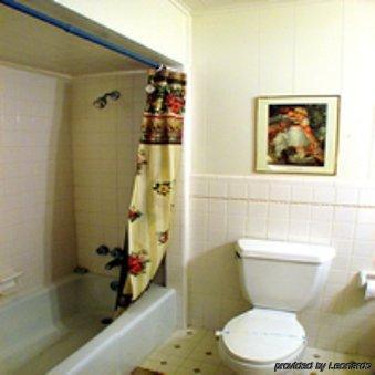 Azure Hills Inn&suites Motel *