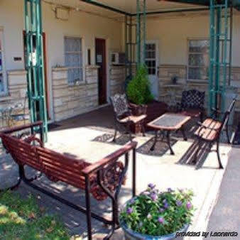 Azure Hills Inn&suites * Fredericksburg