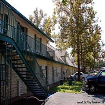 Azure Hills Inn&suites * Fredericksburg